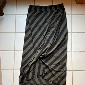 Porto SF Elegant Asymmetrical Black and Green Skirt Size 3 (10) M